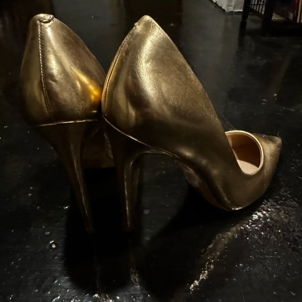 Aldo Metallic Gold Pointed Pump - Picture 2 of 4